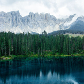 Lago di Carezza duhovka Dolomit