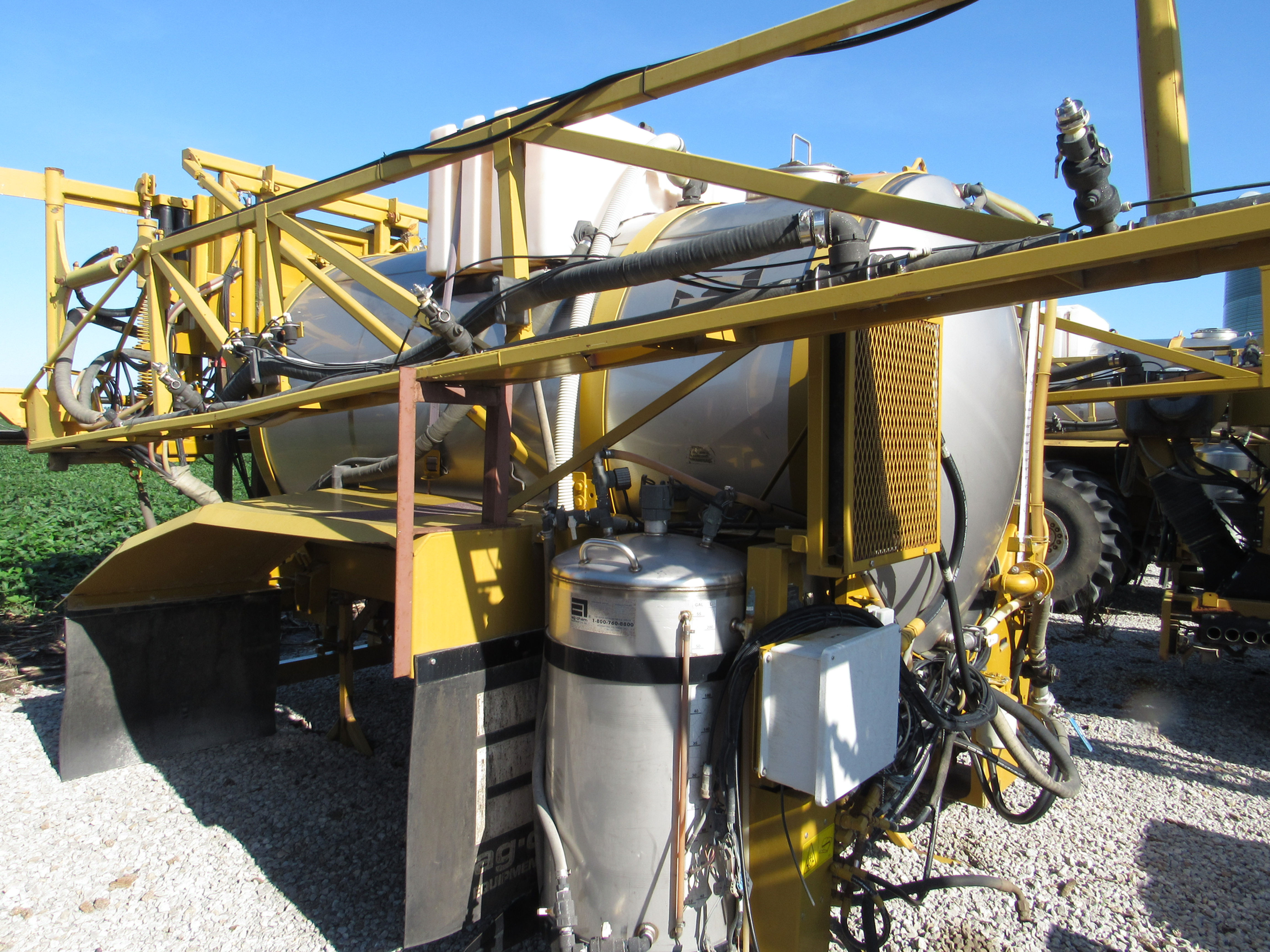 2004 AgChem 1800 gal 60:80 Liquid System