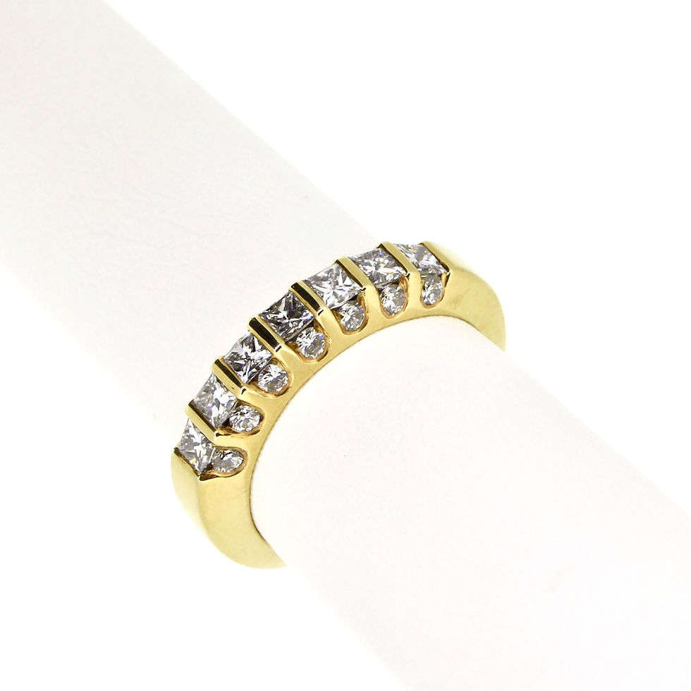 Thumbnail: 18 karaat geelgoud met princes geslepen diamanten