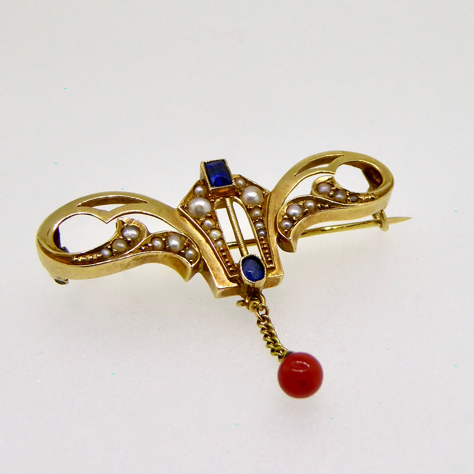 Prachtige Art Nouveau broche in geelgoud.