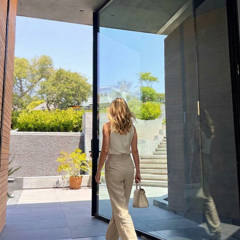 Pivot Door Details: What the Architect Has to Draw