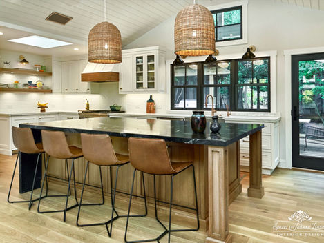 Project Spotlight: The Best of Both Worlds: An On-Trend and Traditional Kitchen