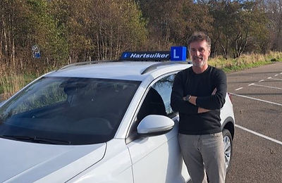 Bart-jan voor lesauto