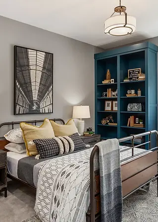 greylyn-wayne-interior-design-and-staging-portland-oregon-bedroom-bespoke.webp
