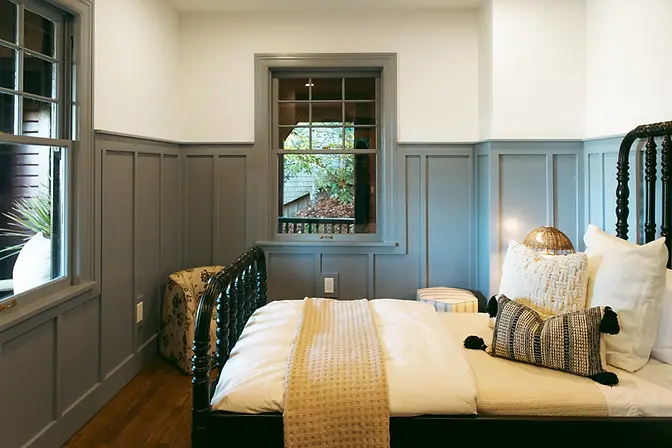 greylyn-wayne-interior-design-and-staging-portland-oregon-sod-2024-vista-house-bedroom.web