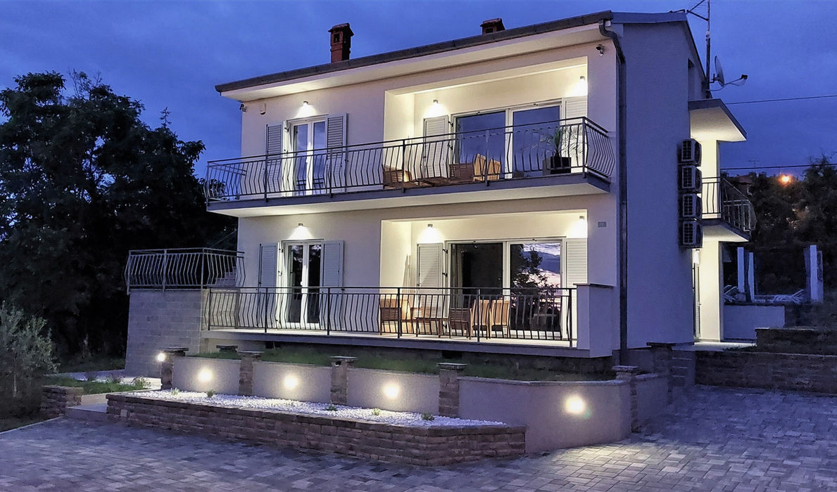 Villa night1ver1.jpg