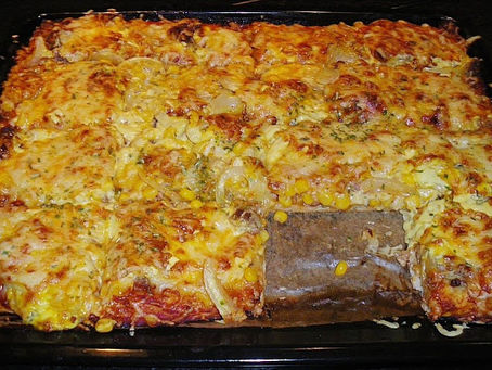 Hackfleisch Pizza mit Sauce Hollandaise