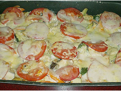 Putenbrust, mit Gemüse überbacken