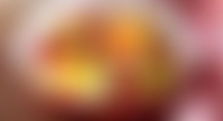 Power-Frühstück mit Eiern, Chorizo-Wurst und Tomaten