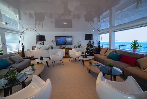 Azalea Cruise Lounge Photo