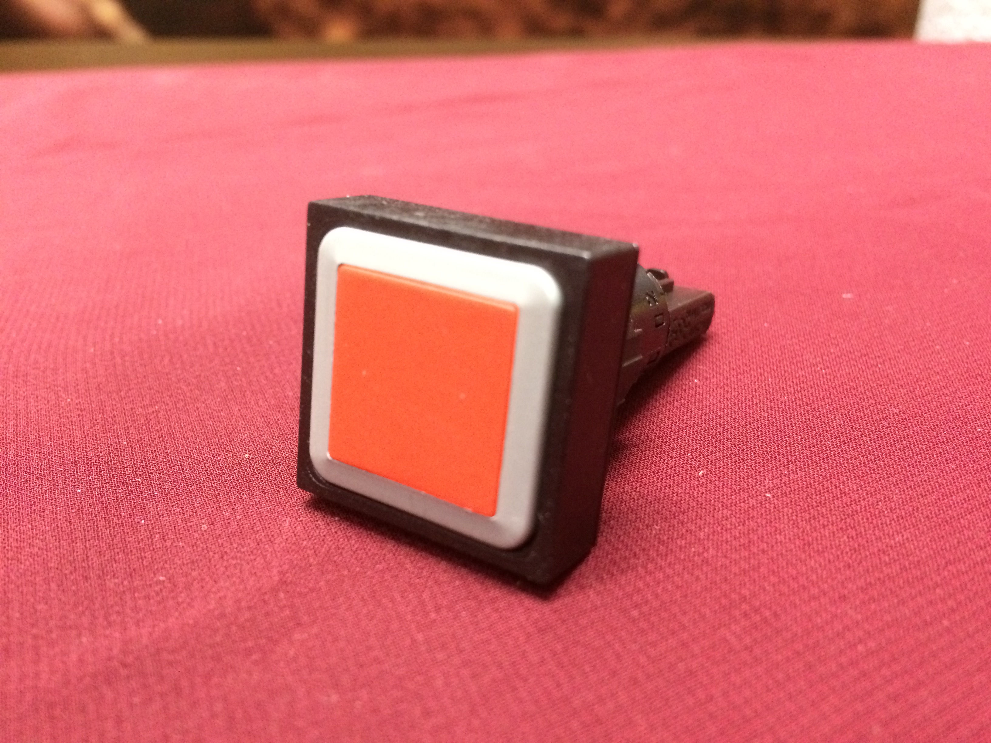 Push button illuminated red/Off