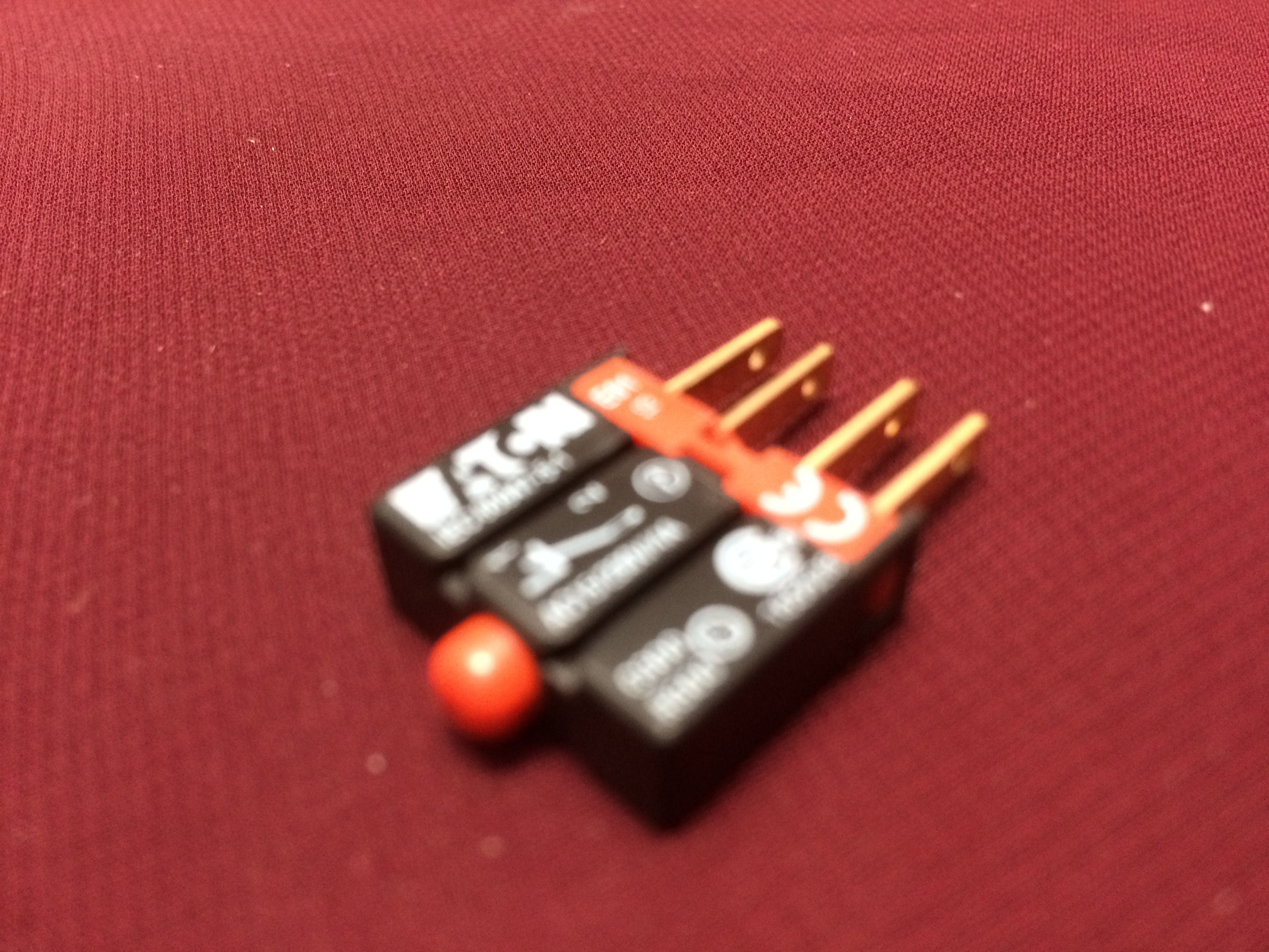 Push button contact red/off