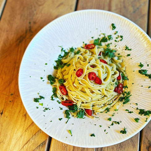 Italienisches Restaurant L.A. basta Minden, Italiener Minden, Pizza Minden, Pizzeria, Gemütliche Atmosphäre, Pasta Aglio Olio E Peperoncino, Tagliatelle Nudeln, Chili