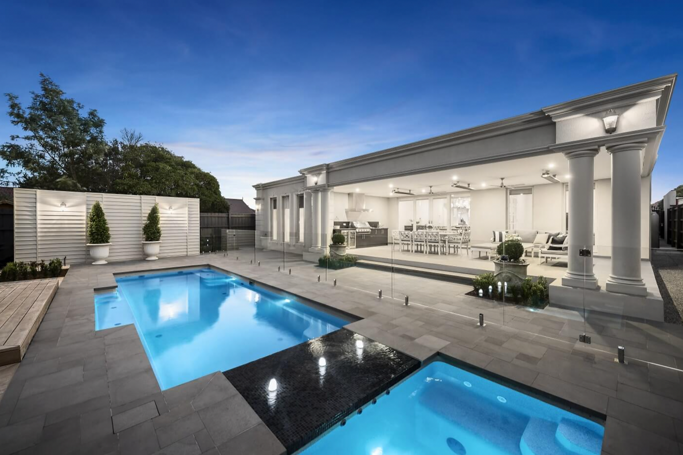 Self cleaning pool PoolMasters