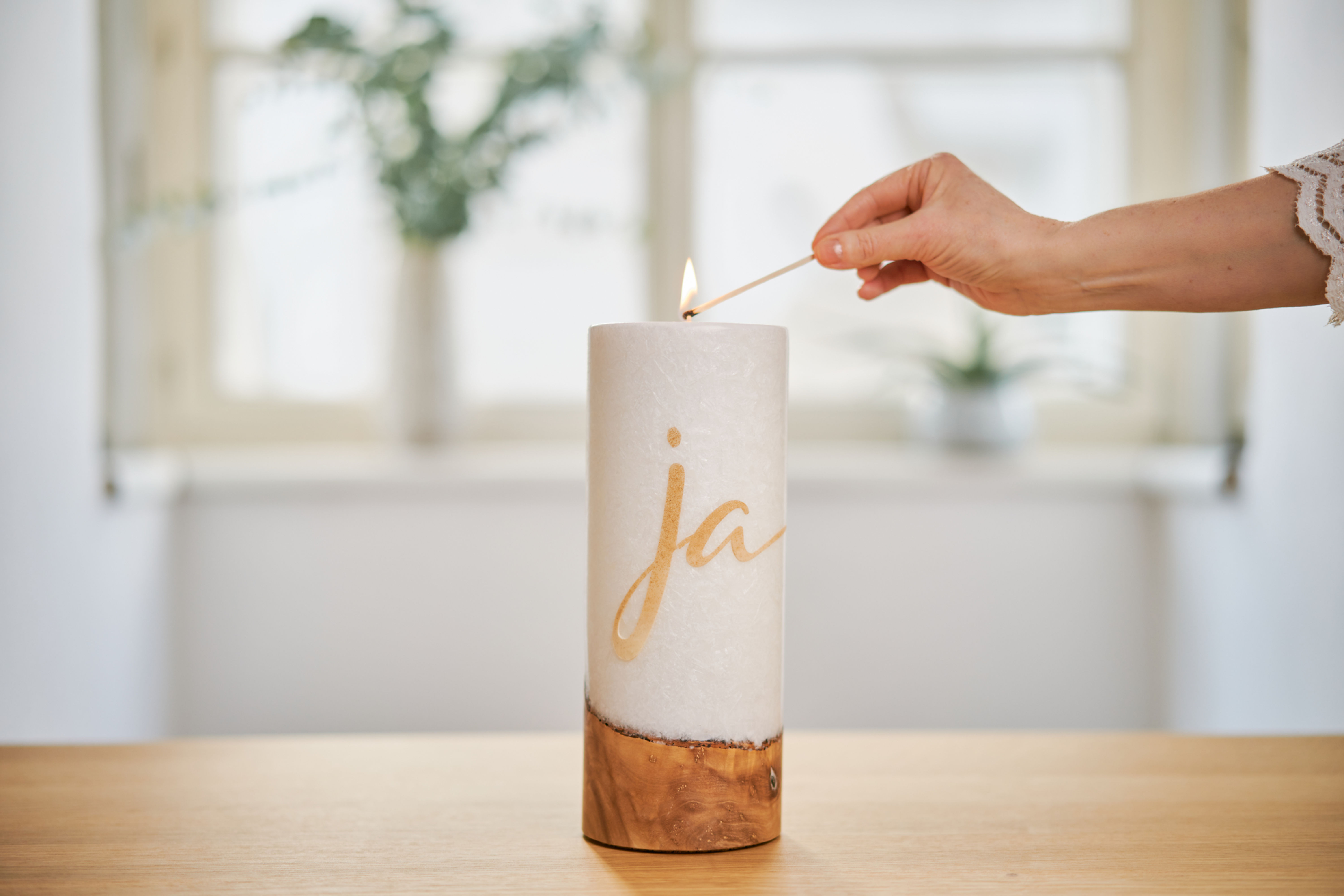 Kerze JA creme mit Holz rund - Teelicht