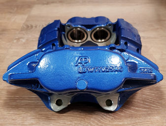 AP brake calipers repainted by Landroid