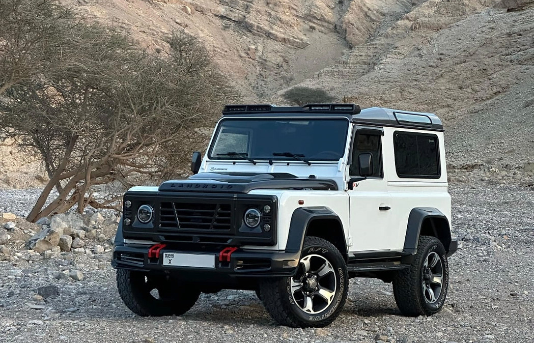 Land Rover Defender with in-house designed carbon fibre bodykit by Landroid Motors