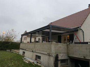 vente et pose pergola alu gris anthracite toiture mixSBF Entreprise menuisierie à Soissons Aisne