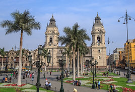Lima,_Peru…the_Plaza_de_Armas_de_Lima_by_day_(8444360764).jpg