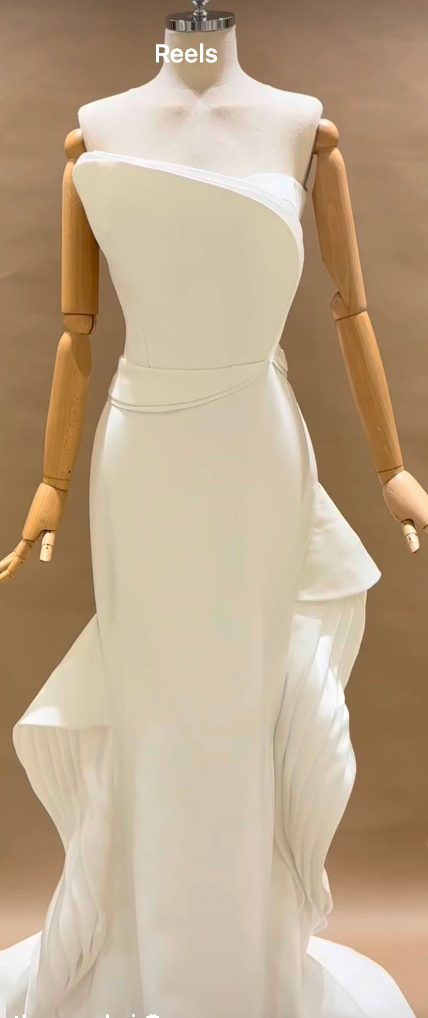 Miniatura: Vestido de Noiva Minimalista e Moderno Lucas Anderi Nunca Usado