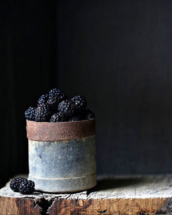 ​​Can't get over how pretty blackberries can be ♥♥♥ #naturallight #whpinthekitchen #thingsilove