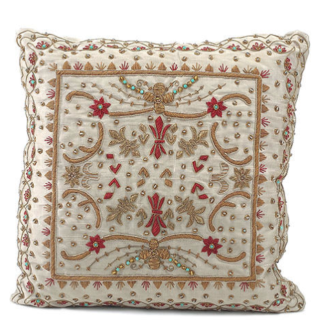 Right Sofa Pillow : 18 x 18"