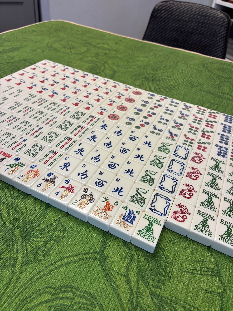 Thumbnail: Royal Depth Control American Beauty Vintage American Mah Jongg Set | White