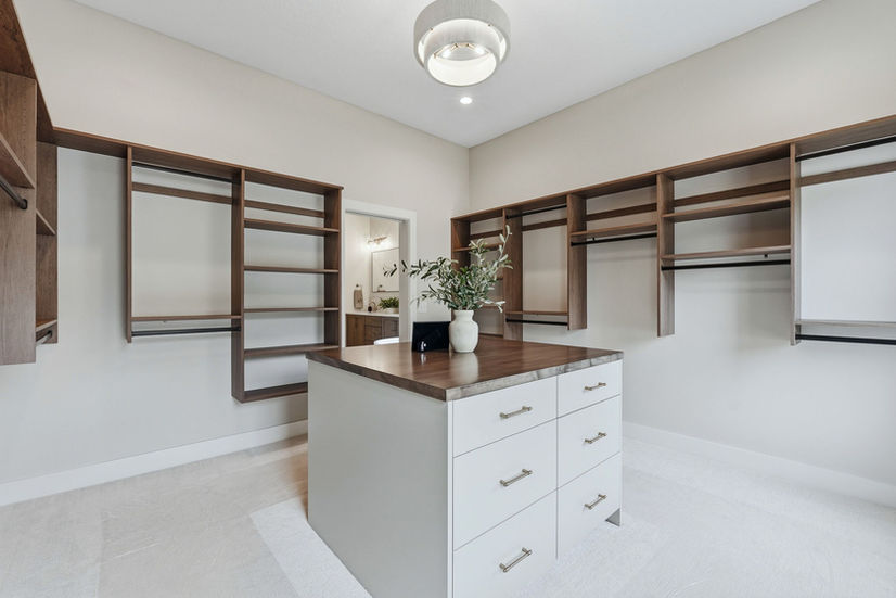 the Stonehaven - quality crafted homes - Fort Wayne homes - homes for sale Fort Wayne - new construction homes - villages of arneo - master closet - oversized primary closet