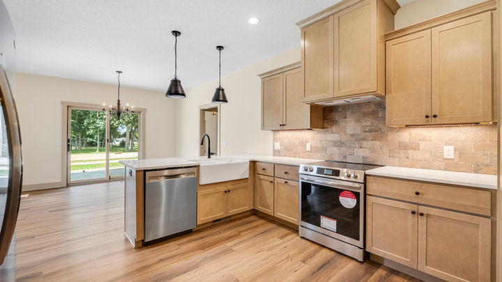 quality crafted homes - graystone villas - villas - graystone - custom villa - custom homebuilder - Fort Wayne - Fort Wayne Indiana - Fort Wayne home builder - kitchen backsplash - small kitchen