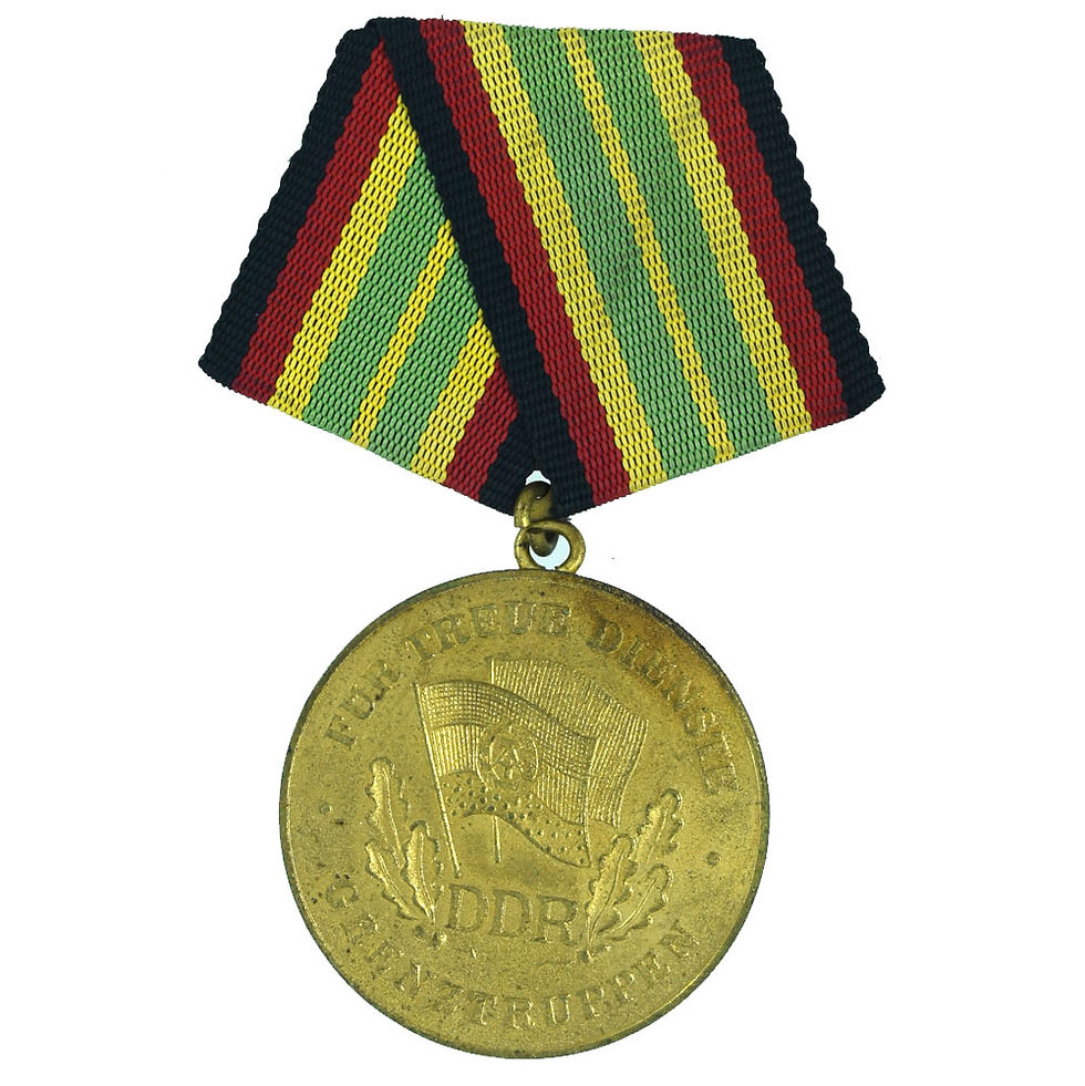 เหรียญประจำการ Grenztruppen 15 ปีของ DDR ตะวันออกของเยอรมัน