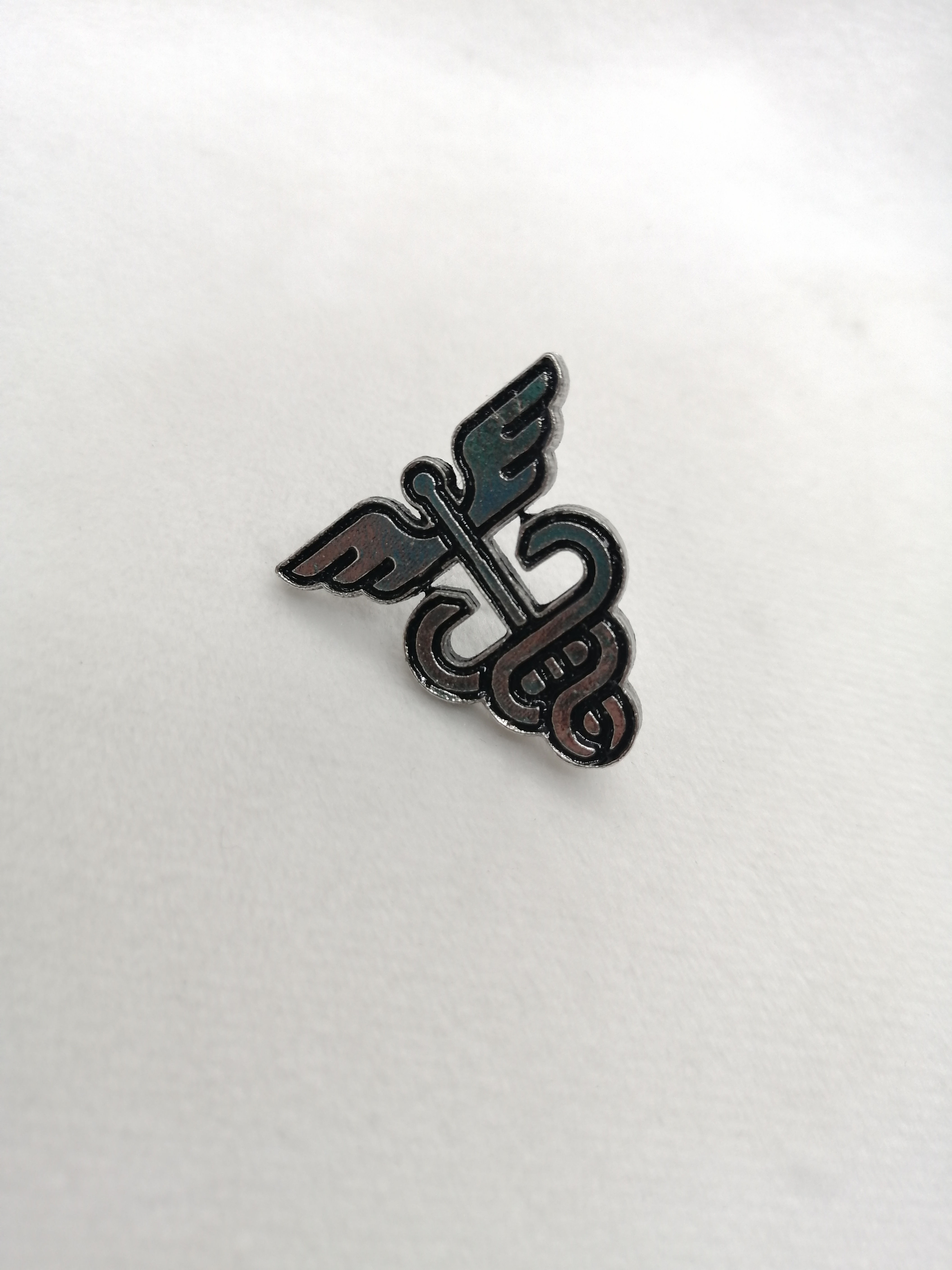 Pin Vara De Esculapio Salud Plateado