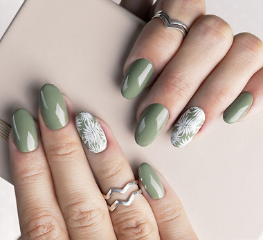 Manicured Hands_edited.jpg