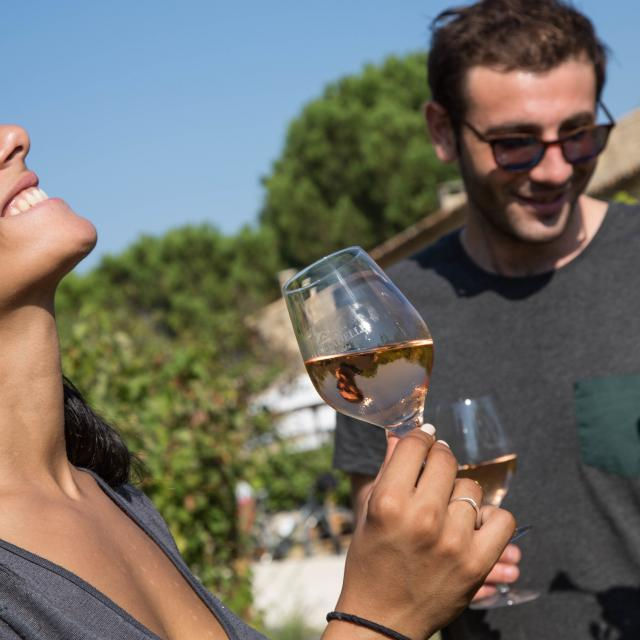 Nada de formalismos. El vino, según los nuevos consumidores, no los necesita.