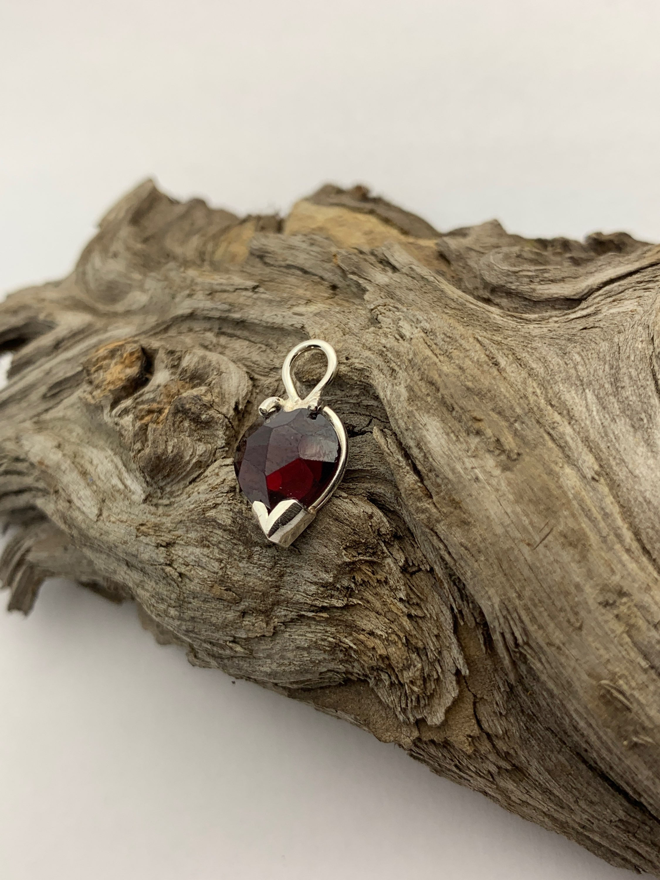 Handgefertigter Silberschmuck aus den Alpen