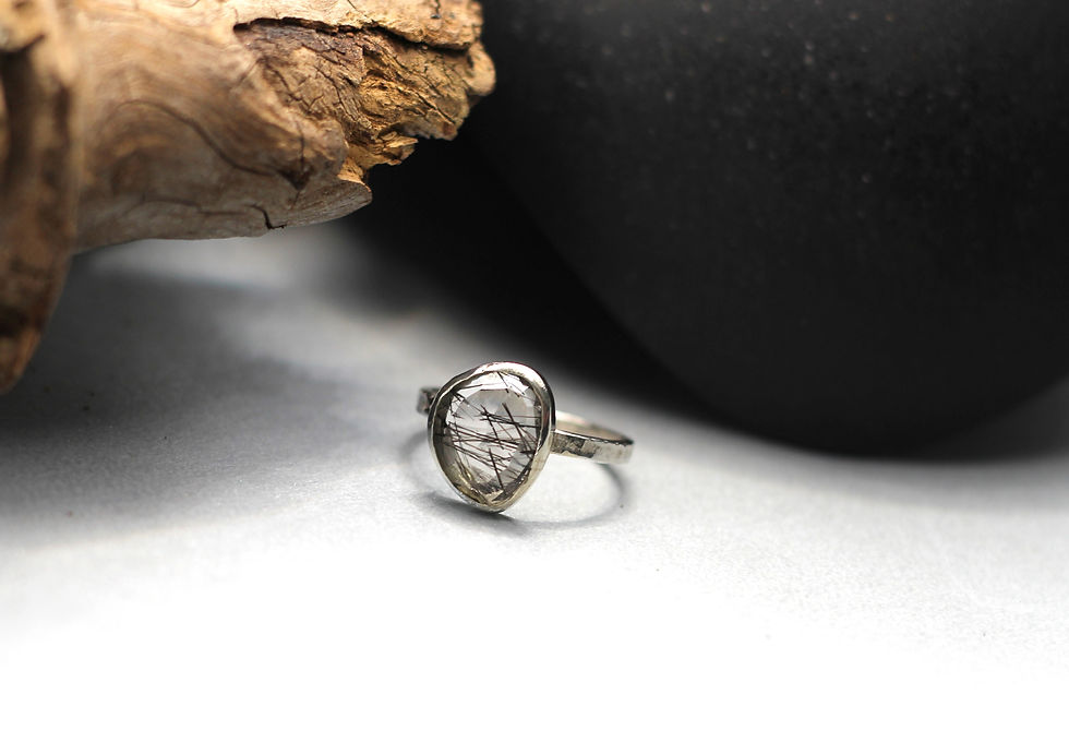 handgefertigter Silberschmuck aus den Alpen