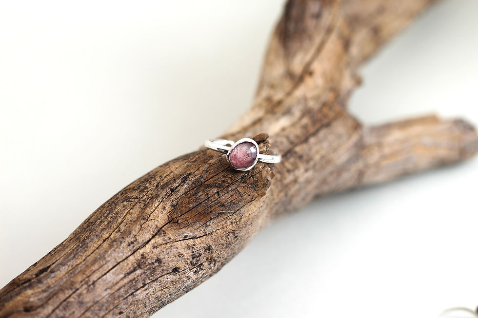 handgefertigter Silberschmuck mit Edelsteinen von Alpenjuwel