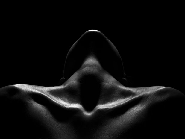 MACHT BEGINT VAN BINNEN.