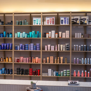 Chez Marcus, Coiffure, étagère