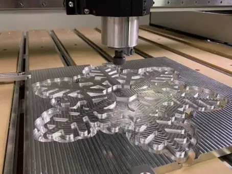 Découpe CNC routeur : précision et polyvalence pour l’aluminium, le plastique et le téflon