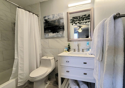 Barefoot Mailman Inn & Suites, Room #21, bathroom