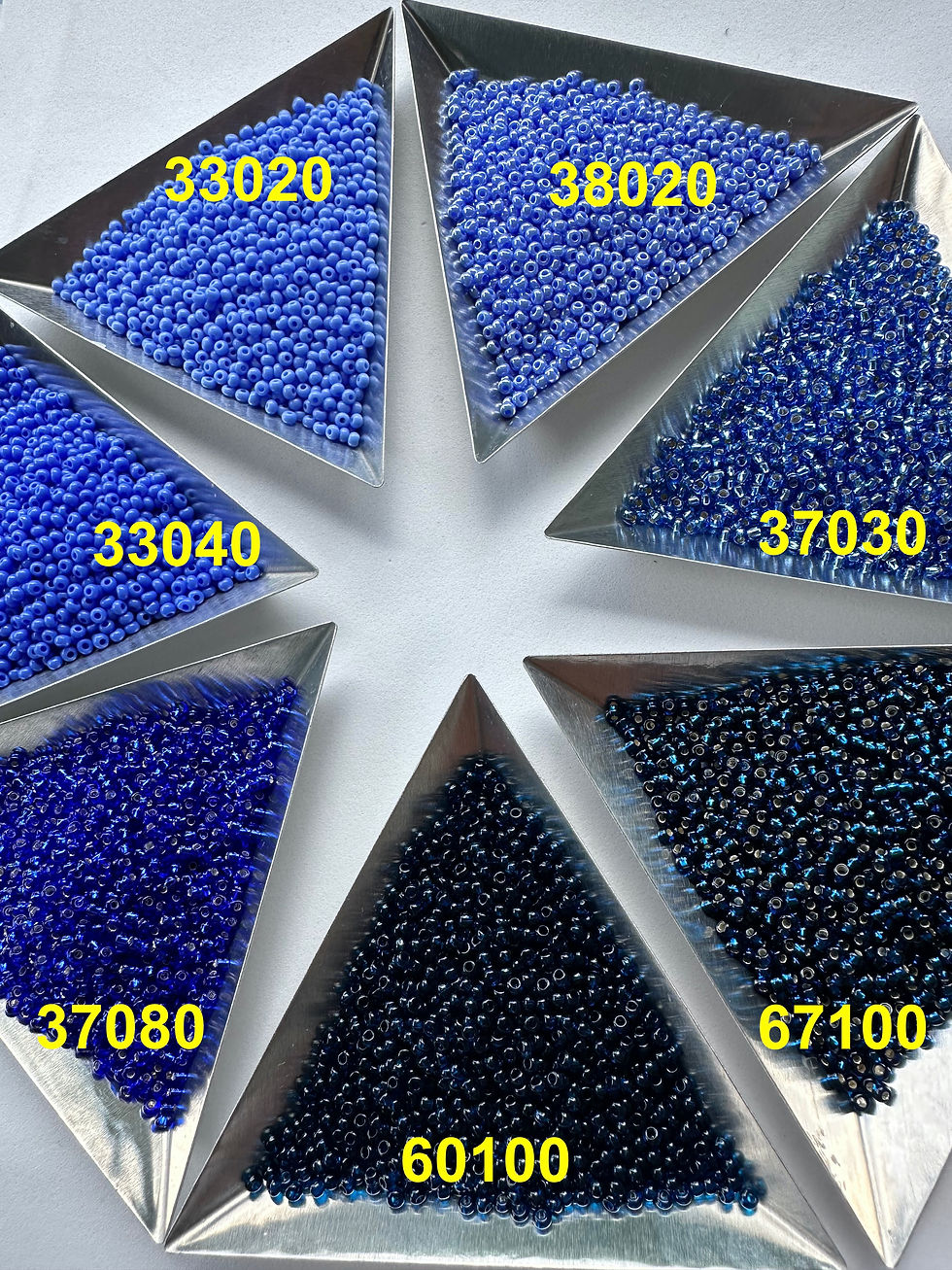 Miniaturbild: 63020. 10/0 hellblau. Natural Opaque