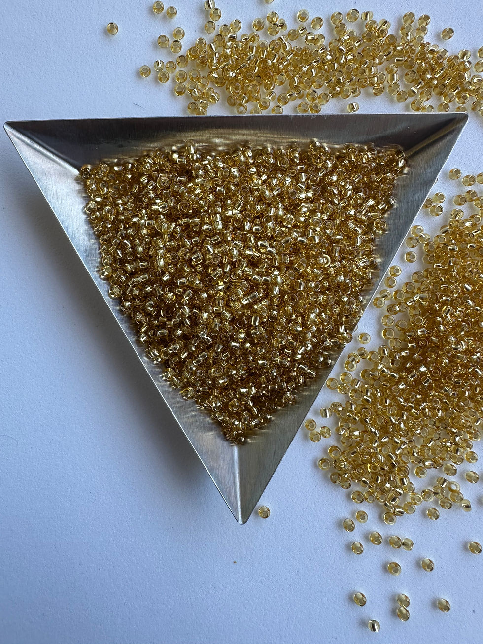 Miniaturbild: 17020. 10/0 gold. Silver Lined