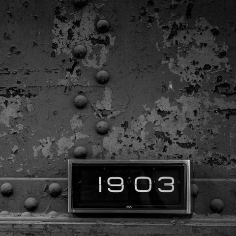 LEFF_Amsterdam_Brick_Clock_All_2_Black_Face-900x900.jpeg