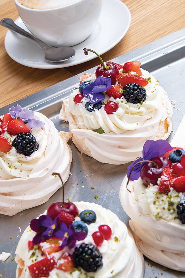 пирожное "Павлова" из гастрономического путеводителя "География на вкус. Эстония"