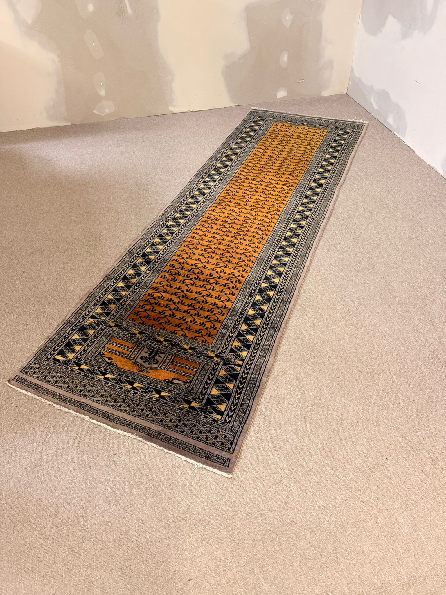 Orientalischer Teppich Läufer mit geometrischem Muster