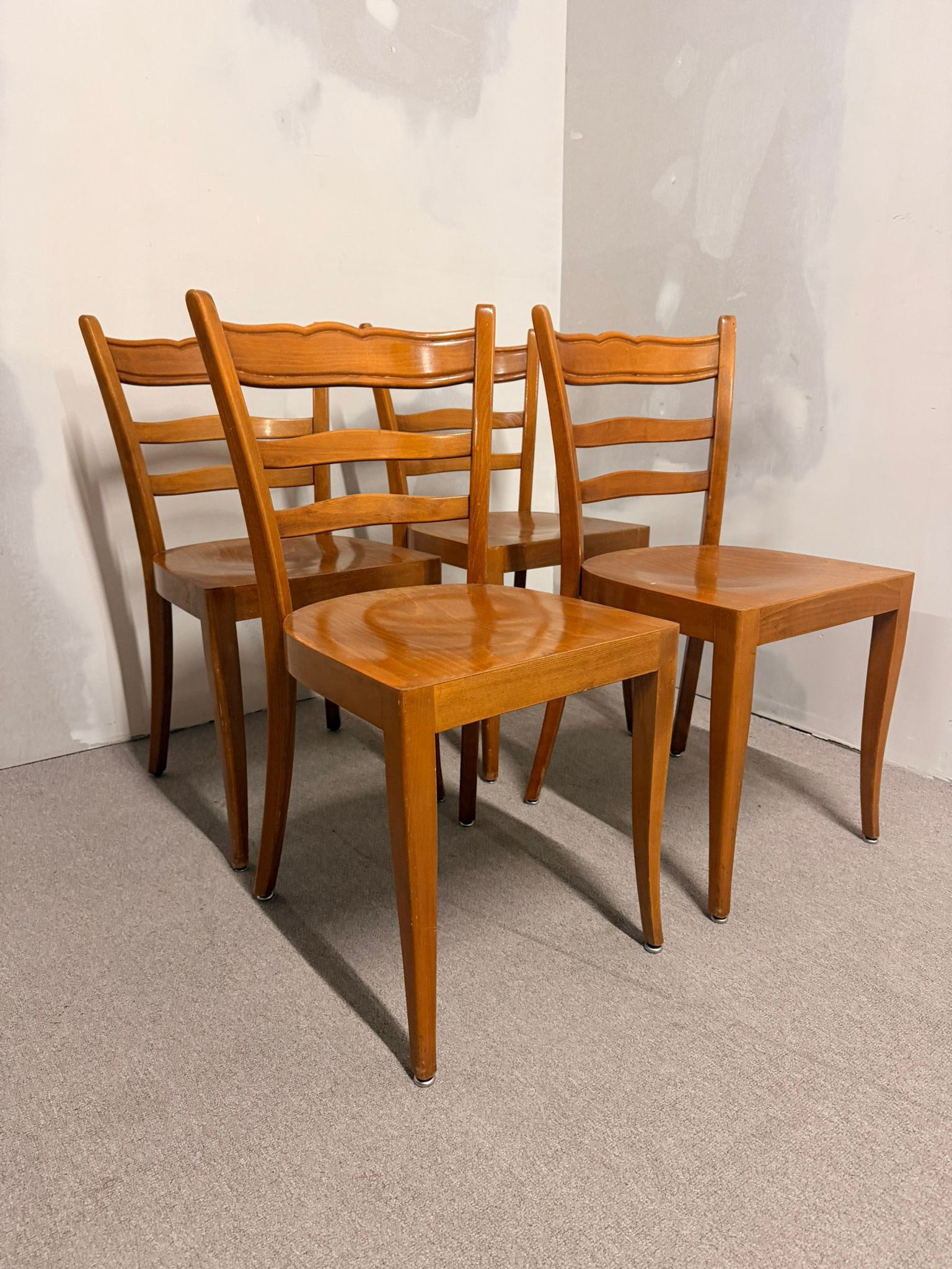 Mid Century Vintage Stühle, Beizenstühle aus Nussbaumholz