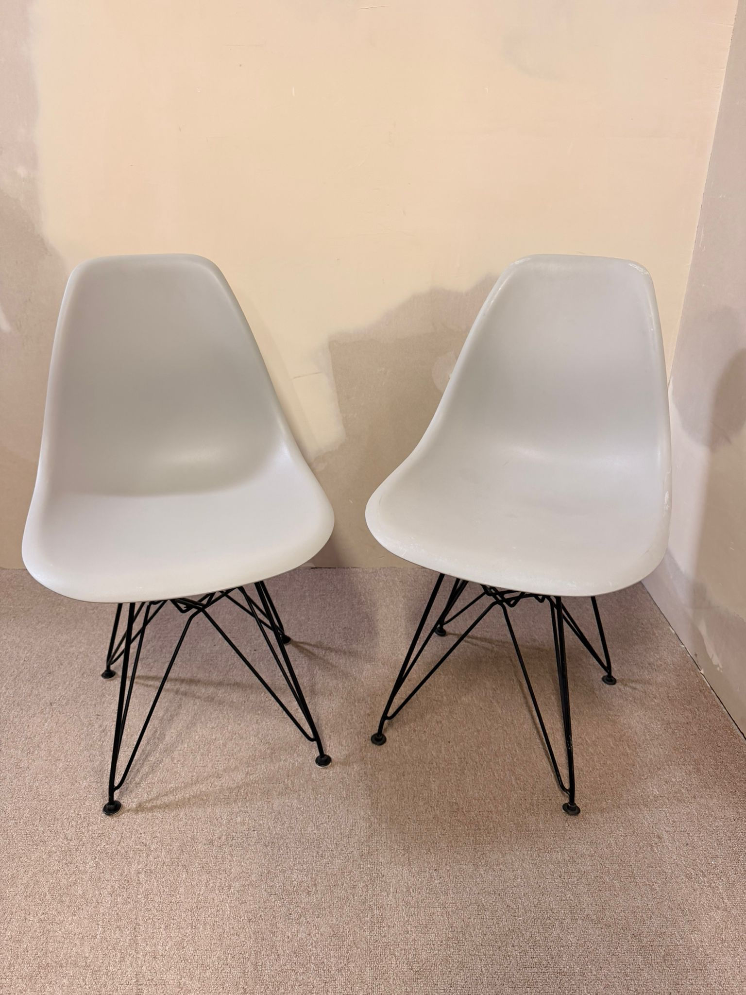 Design Schalenstuhl hellgrau ähnlich wie Vitra Eames