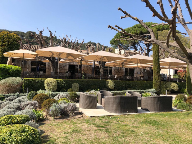 parasols professionnels 4x4m - Bahama - Restaurant La Cabro d'Or -  Les Baux de Provence 