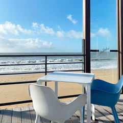 restaurant-la barbade-plage-la-baule- realisation-avec-mobilier-vondom.jpeg
