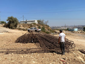 צוות אחים נמי פורק כלונסאות לקידוחי מיקרופייל בישוב חרשה 